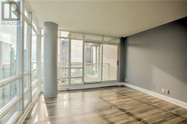 Photo du bâtiment - 397 Front St W