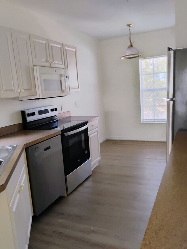 Foto del edificio - Annual Unfurnished Rental – 3 Bed, 2 Bath Condo in Gated Community!