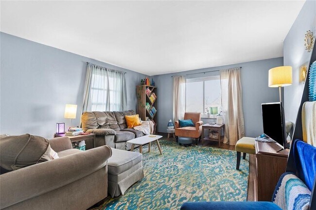 Living Area - 234 Pennsylvania Ave