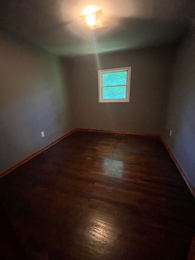 Building Photo - 293 Pine St, Glenville, WV 26351