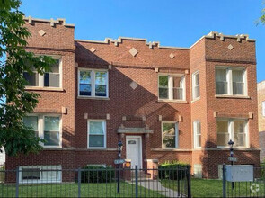 Building Photo - 1332 E 72nd Pl