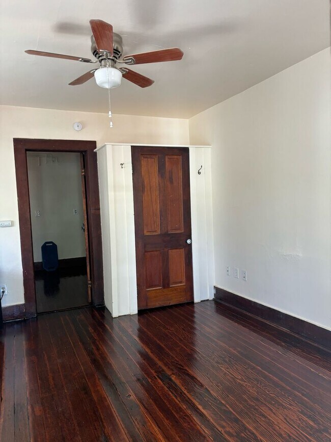 Foto del edificio - 103 Ruxton Ave