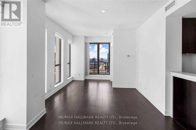Building Photo - 170-1170 Sumach St