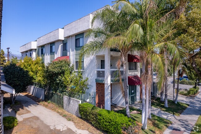 Foto del edificio - 317 W Acacia Ave