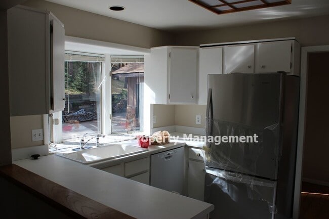 Building Photo - Great Home in Hiwan!!