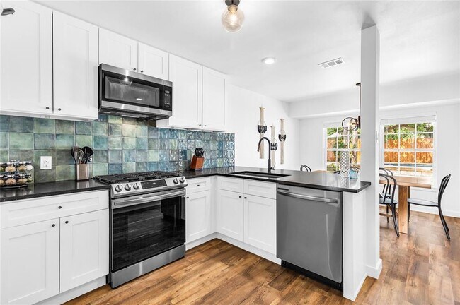 Foto del edificio - 5106 Lambs Ln