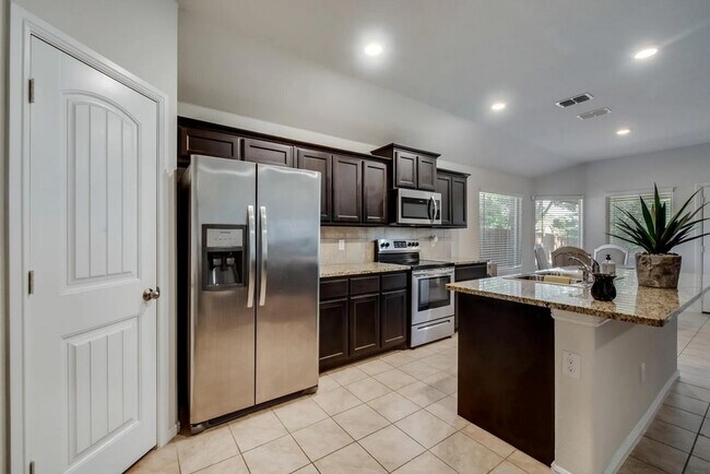 Foto del edificio - 8244 Brashear Trl