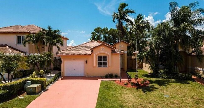 Foto del edificio - 8766 SW 213th Terrace