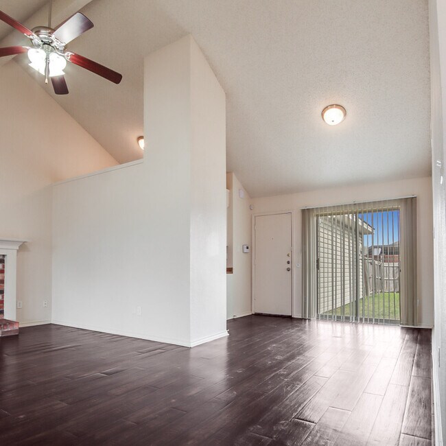 Building Photo - 1612 Hunterwood Dr