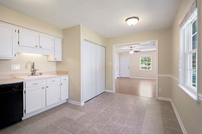 Building Photo - BEAUTIFULLY RENOVATED 3 BEDROOM RANCH, 2 B...