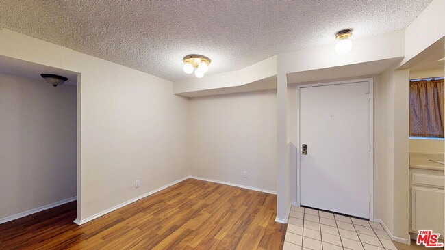 Foto del edificio - 15215 Magnolia Blvd