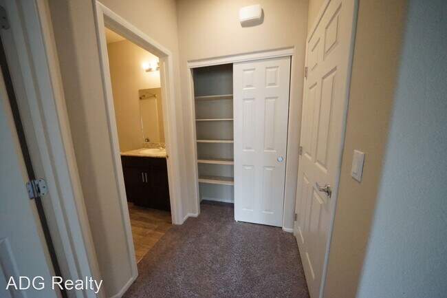 Building Photo - 2 br, 2 bath House - 4725 Moonbow Ave #101