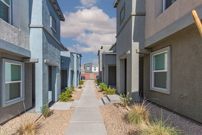 Building Photo - Brand New Townhouse – Available Now!