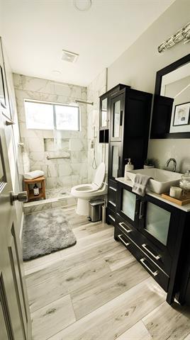 Foto del edificio - 2204 Crestmeadow St