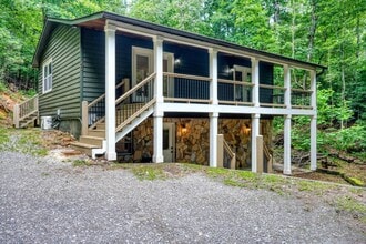 Building Photo - 45 Mountain Stream Rd