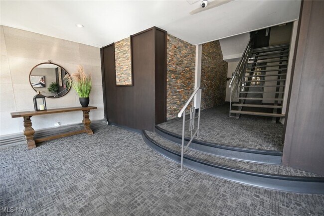 Foto del edificio - 12050 Lake Ave