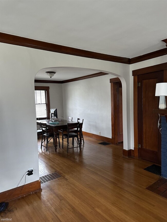 Building Photo - 2 br, 1 bath House - 204 South Linden Avenue