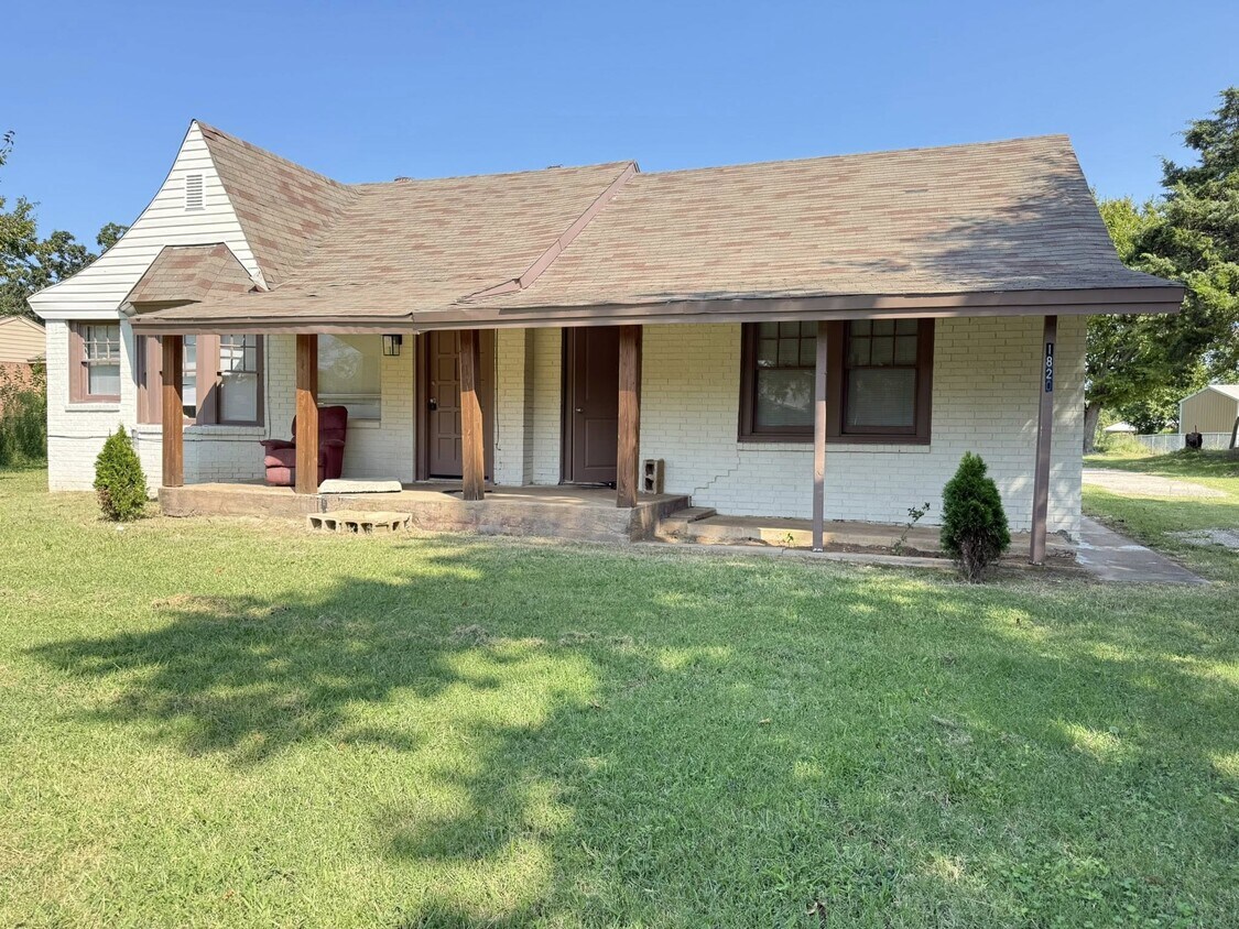 Foto principal - 1820 Overholser Dr