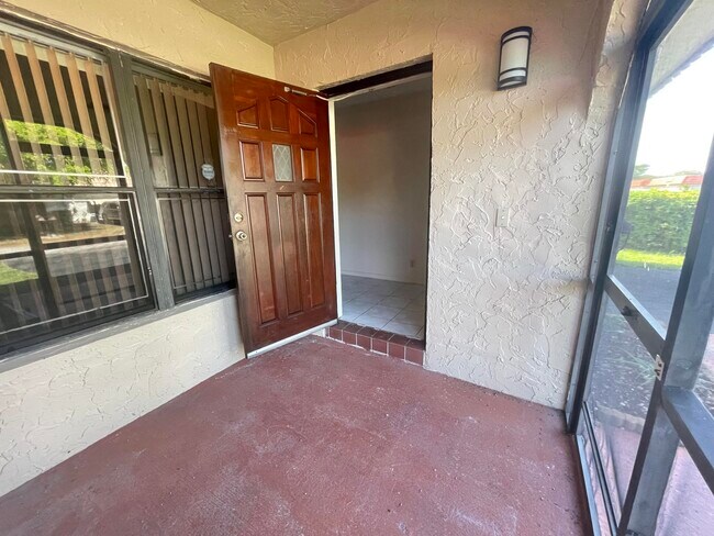 Foto del edificio - 7112 NW 78th Ave
