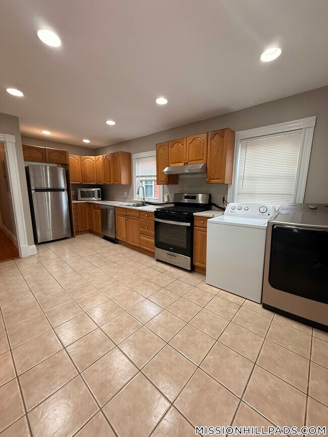 Building Photo - 75 Munroe St