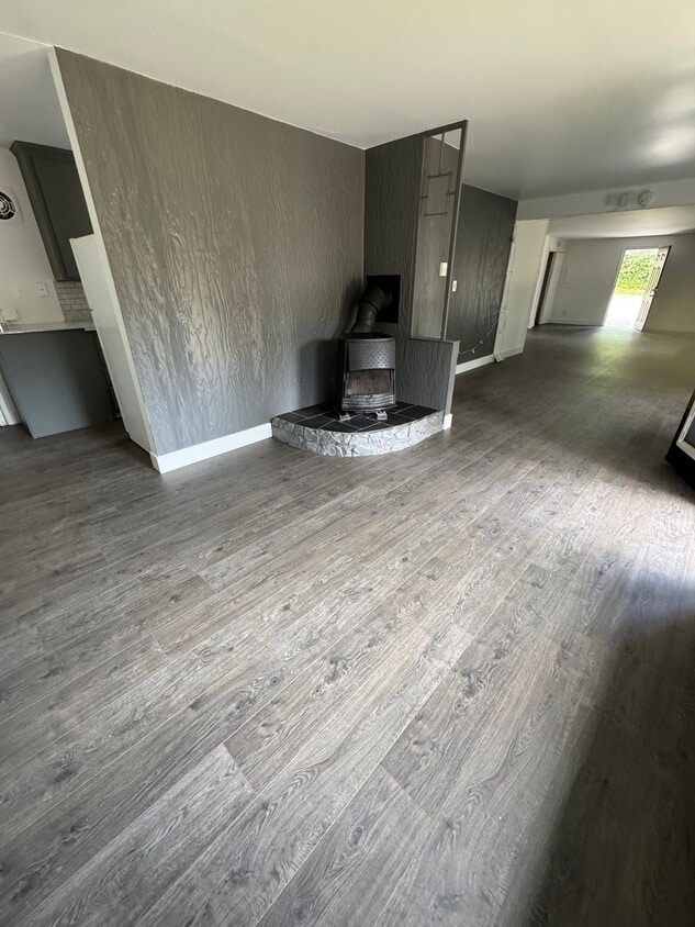 Primary Photo - Spacious Two Story (2BR/1BA) Home with Lar...