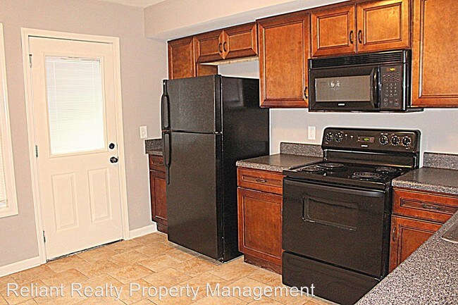 Building Photo - 1221 Ashridge Drive