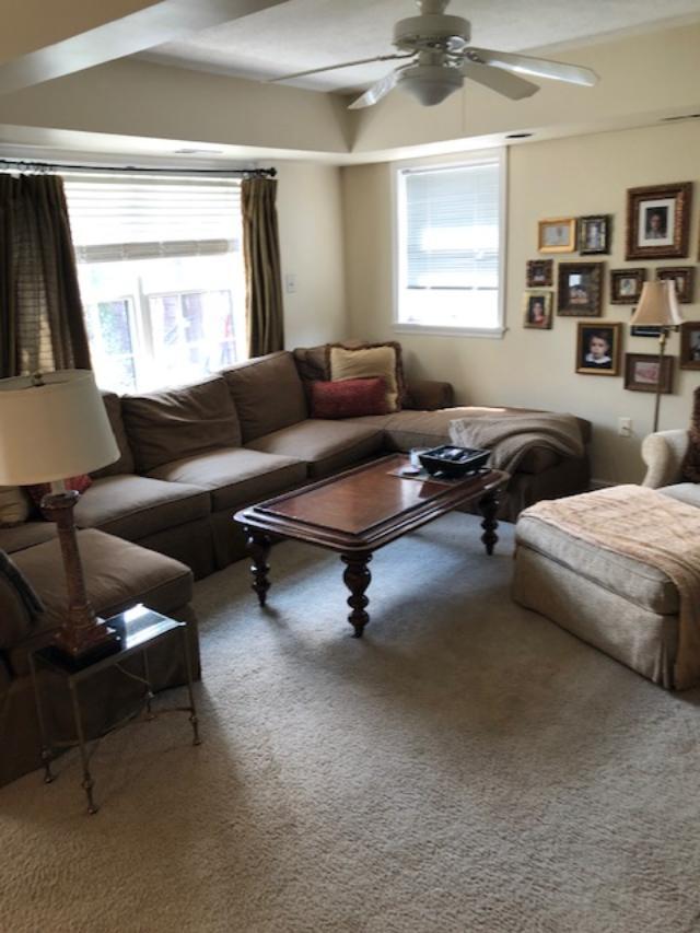 Sala de estar - 549 Woodview Dr