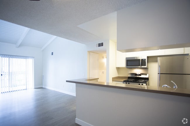 2HAB, 2BA - 940 ft² - Tarzana Terraces