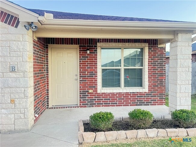 Building Photo - 4606 Cambridge Dr