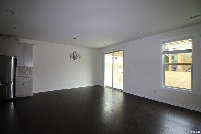 Building Photo - 104 White Crane Ct