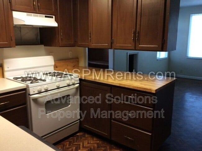 Building Photo - 1315 S 200 E