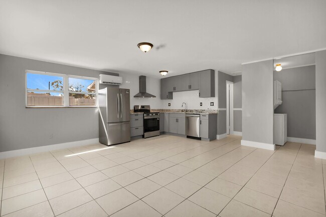 Totalmente renovado y con electrodomésticos completamente nuevos. - 249 SW 12th St