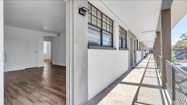 Building Photo - 1545 Spruce Terrace