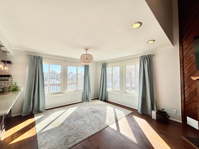 Foto del edificio - Stunning Virginia Beach Condo with Waterfr...