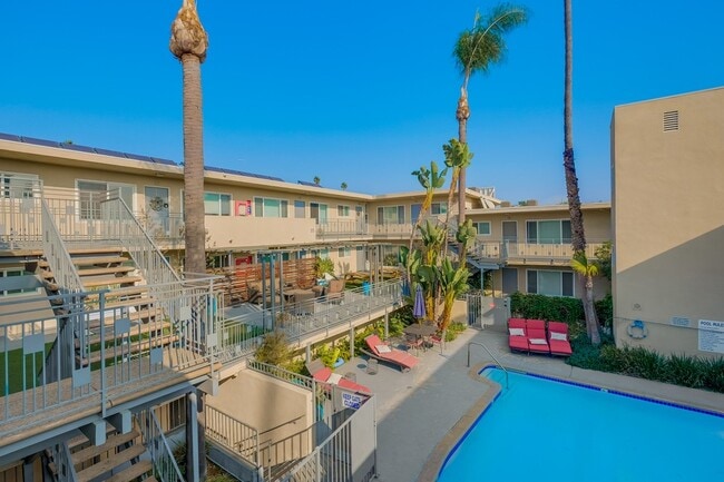 Apartment Complex Near SoFi Stadium with P...