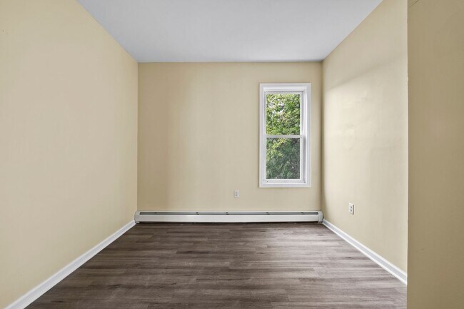 Foto del edificio - 162-166 Manchester Avenue, 4 Second Floor