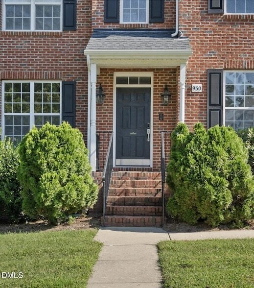 Building Photo - 930 Pristine Ln
