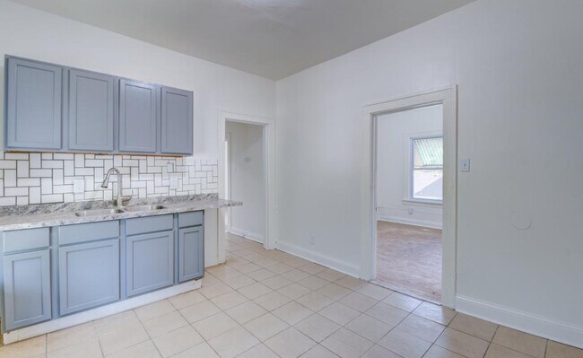 Foto del edificio - 2315 Industrial Blvd