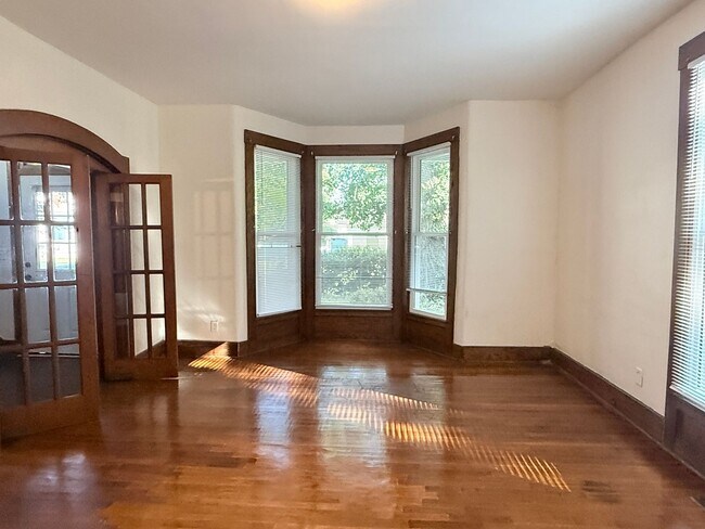 Foto del edificio - 2313 E Market St