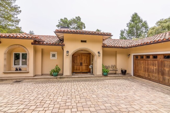 Building Photo - Orinda