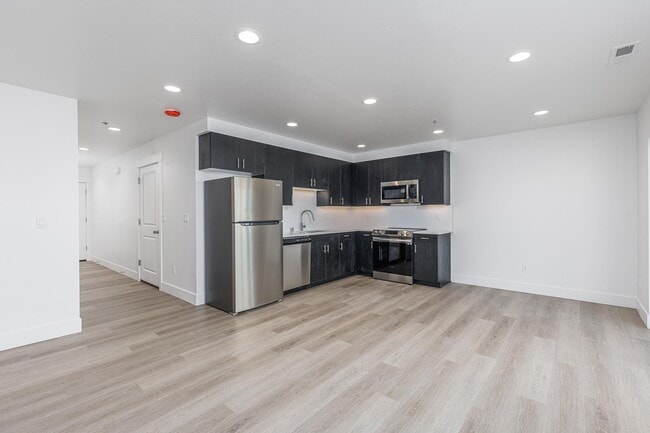 Building Photo - West Vine Townhomes