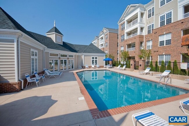 Building Photo - 985 Glenwood Station Ln