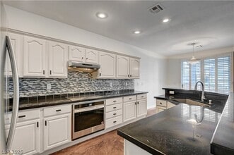 Building Photo - 9420 San Laguna