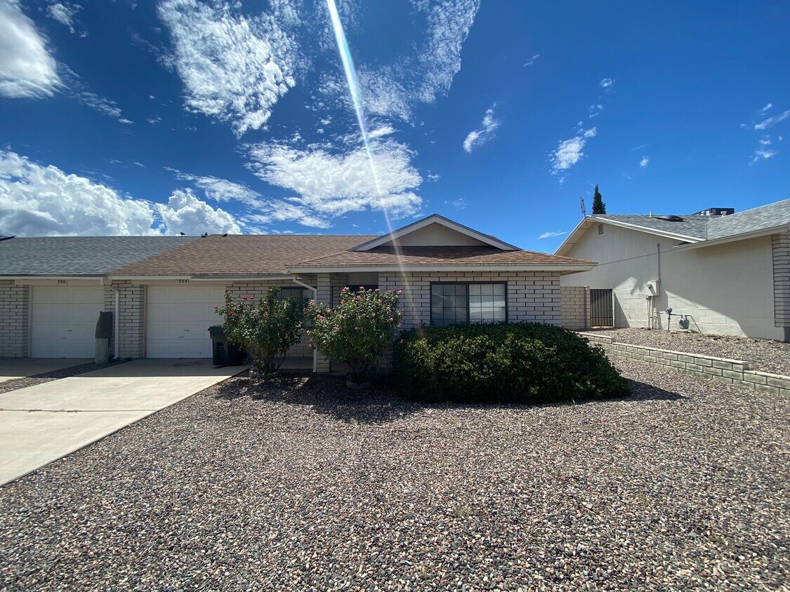 Foto principal - 2 Bedroom 2 Bathroom Town Home