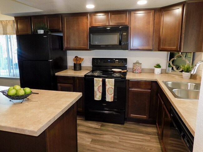 Cocina completamente equipada - River Oaks Apartments & Townhomes