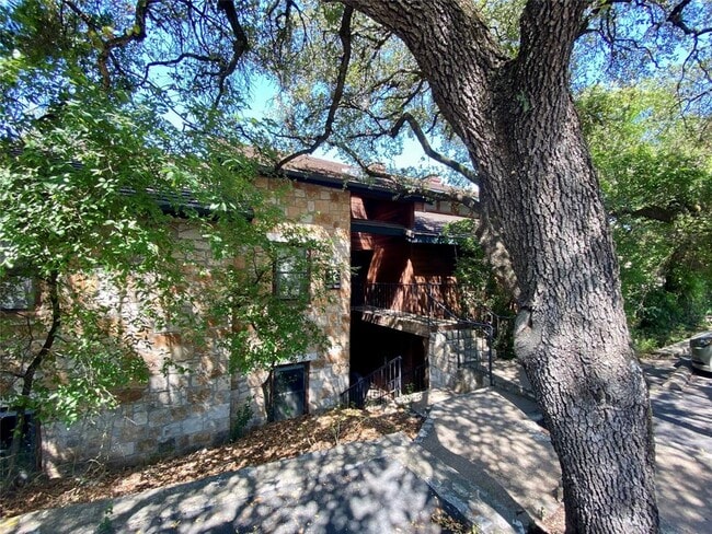 Building Photo - 4711 Spicewood Springs Rd