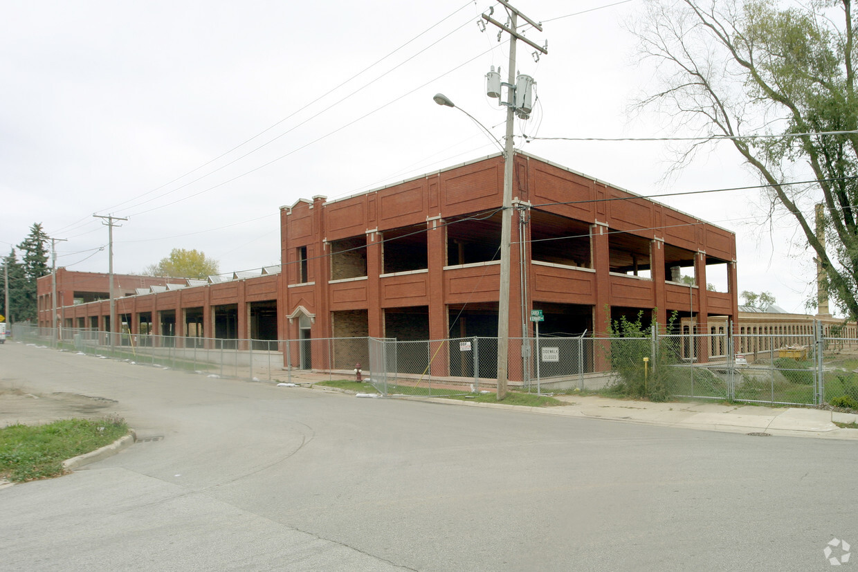 Building Photo - 300 N Seminary Ave