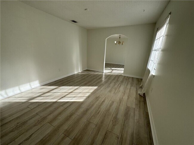 Foto del edificio - 7445 Bowers Ln