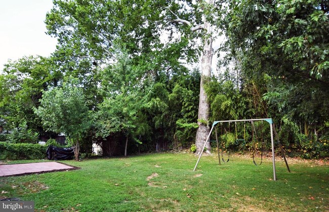 Building Photo - 5913 Ryland Dr