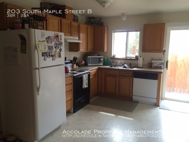 Building Photo - 3 Bedroom 1.75 Bath home with Fenced Yard